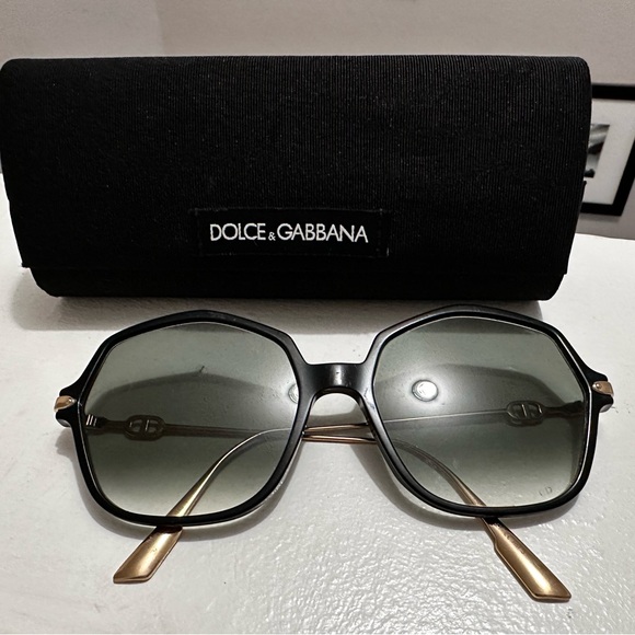 Dolce & Gabbana Sunglasses - Pre-Owned in Excellent Condition - Picture 1 of 2